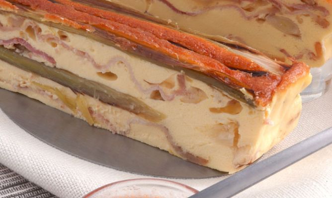 Recetas: Pudin de panceta y ajos tiernos